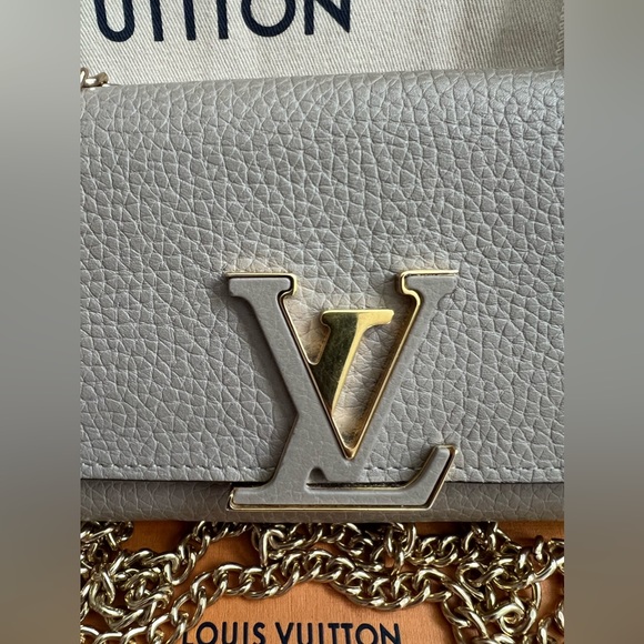 Louis Vuitton Taurillon Capucines Long Bifold Wallet on chain/crossbody bag 🔥 - Picture 7 of 16